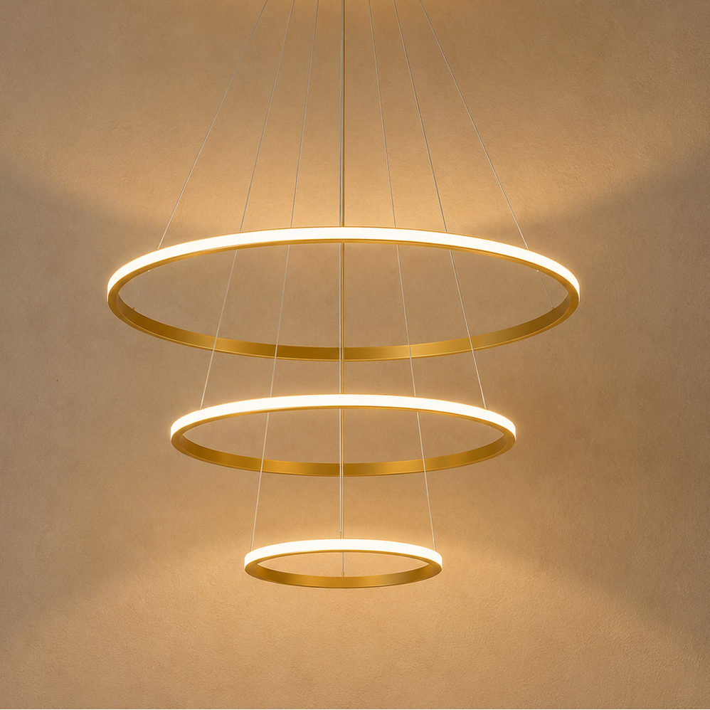 Lustre Élyron allumé, anneaux dorés étagés