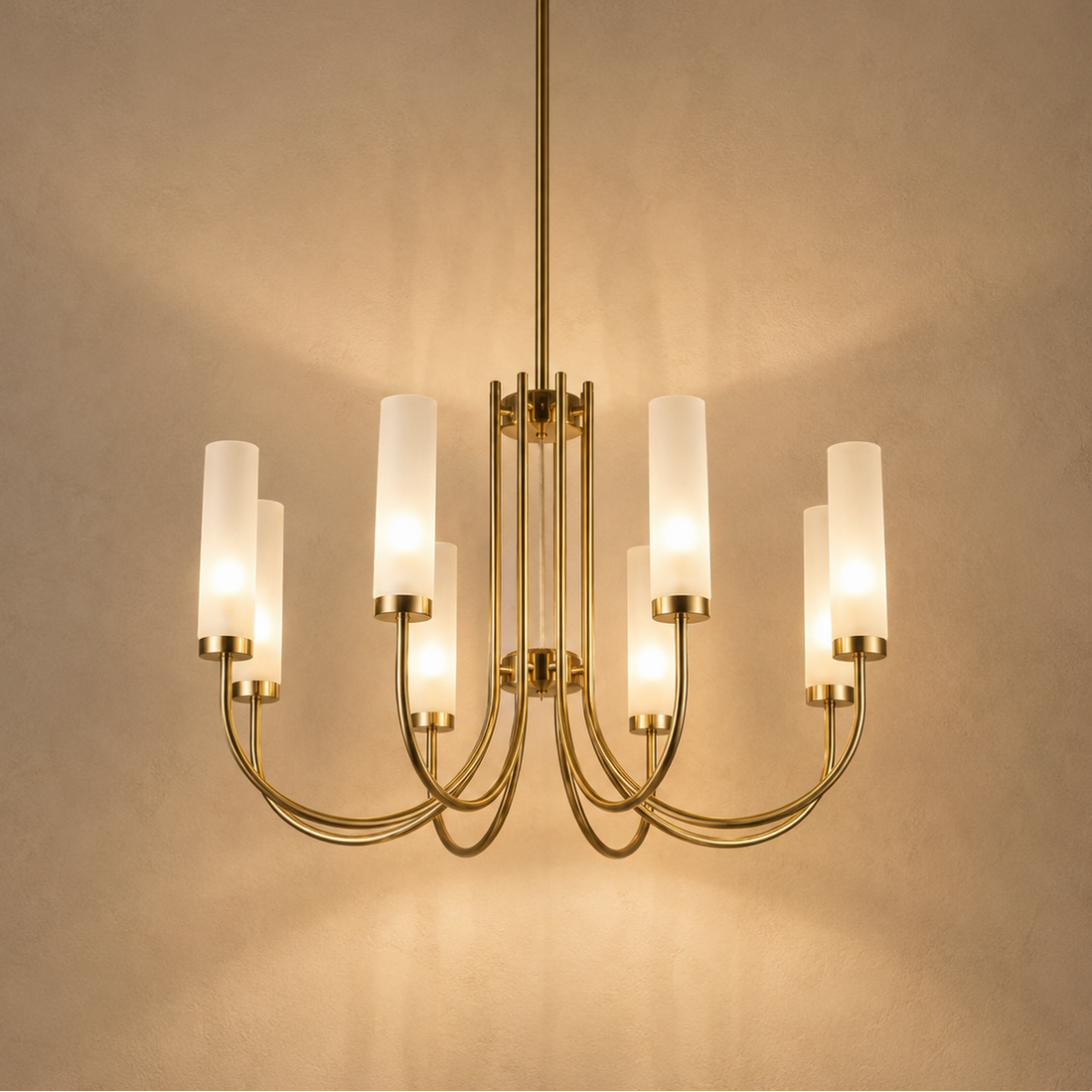 Lustre Lucerna doré, bras courbés et tubes en verre dépoli