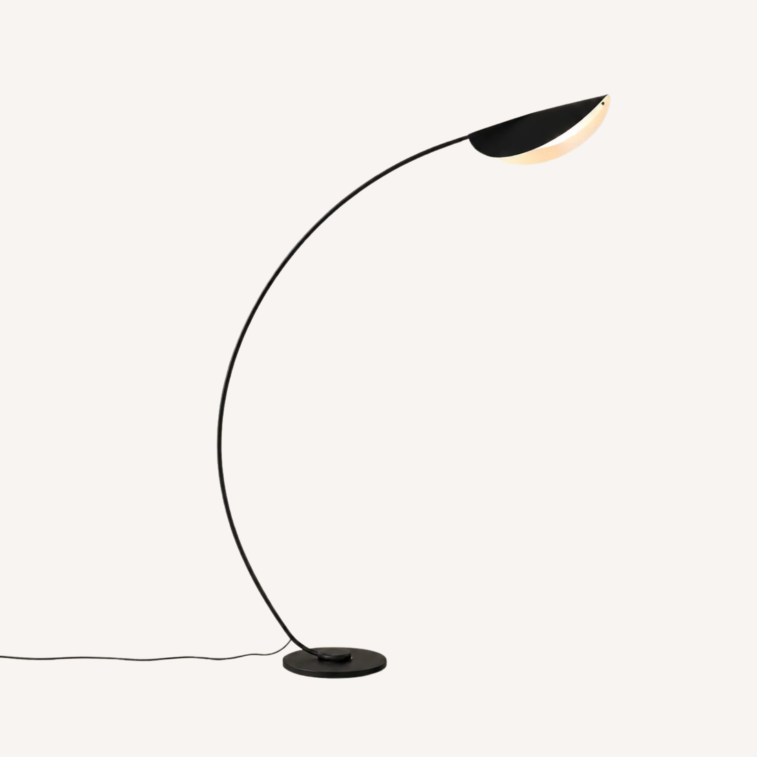 Minimalistische schwarze Bogen-Stehlampe - Noctaro