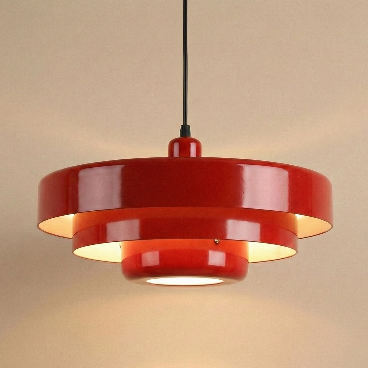 Suspension Solora en finition rouge