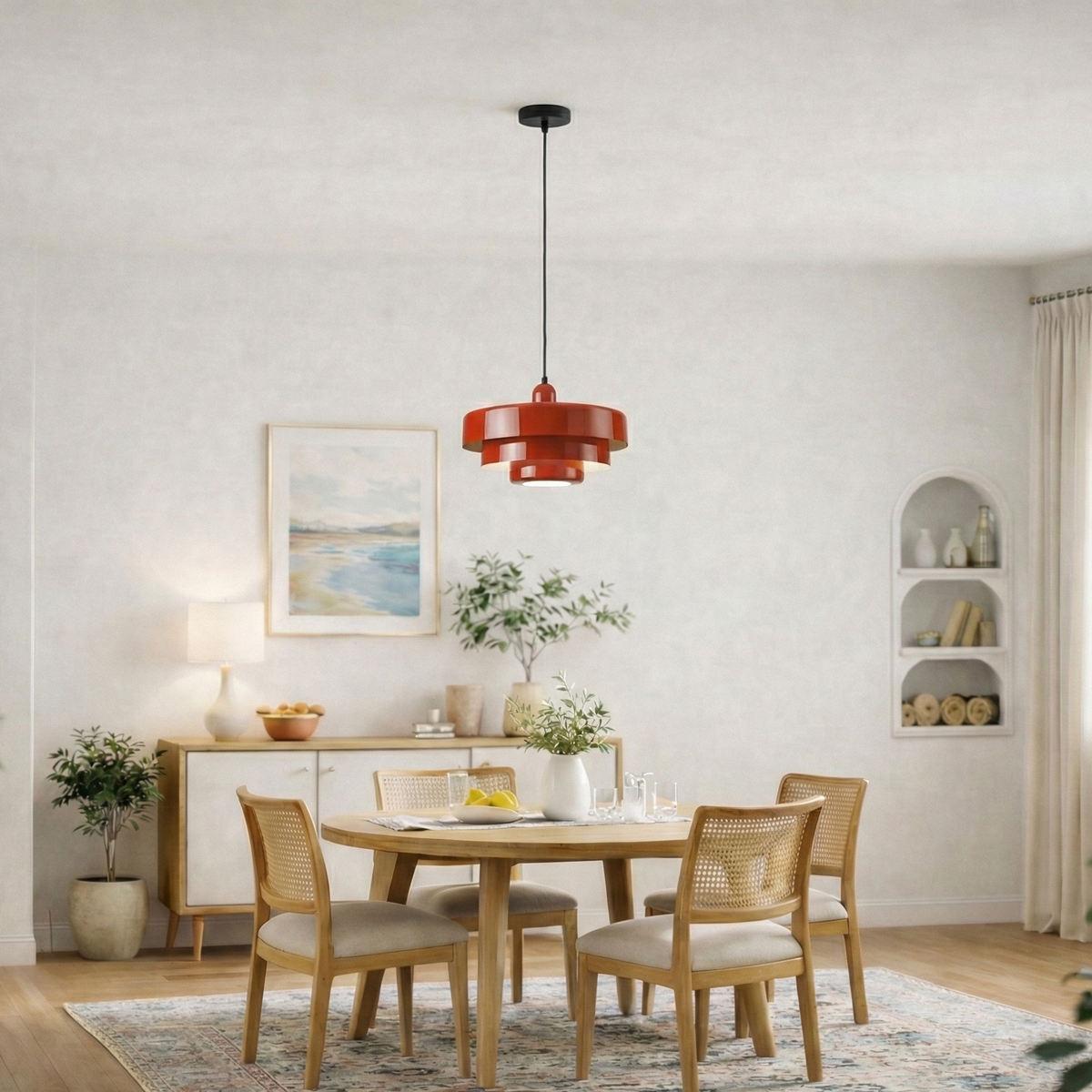 Suspension Solora rouge au-dessus d'une table ronde