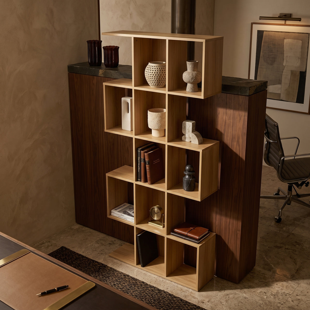 Étagère Bibliothèque Asymétrique Effet Chêne – 15 Compartiments et Design Géométrique