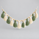 Guirlande Perles en Bois & Pompons – Vert Sauge et Blanc