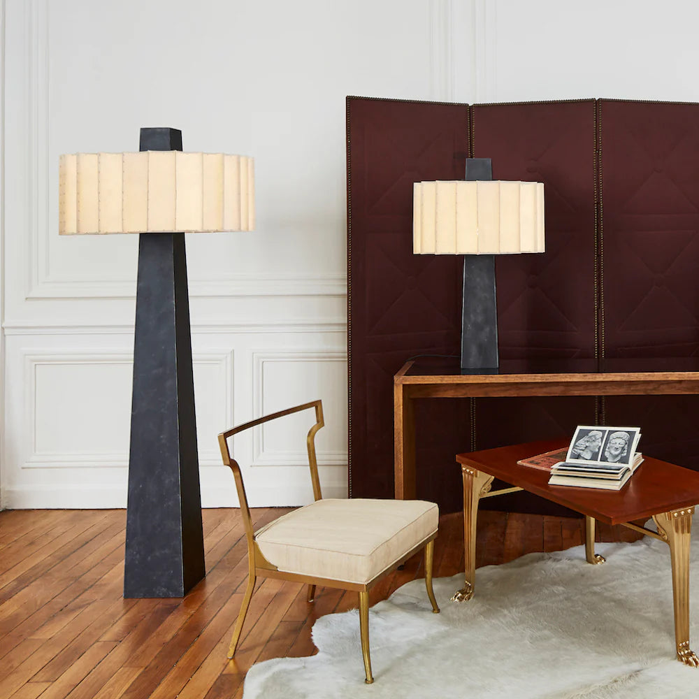 Sculptural Floor Lamp in Black Metal – Contemporary Design