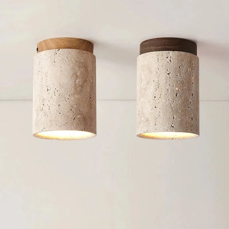Cette élégante applique murale allie la chaleur du bois et la texture brute de la pierre naturelle, offrant une lumière douce et diffuse. Idéale pour ajouter une touche contemporaine et organique à n'importe quel espace intérieur.