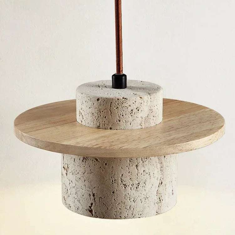Cette suspension élégante combine harmonieusement la pierre naturelle et le bois pour un design unique et moderne. Idéale pour une chambre à coucher ou un salon, elle diffuse une lumière chaleureuse tout en apportant une touche de style organique et raffiné à votre intérieur.