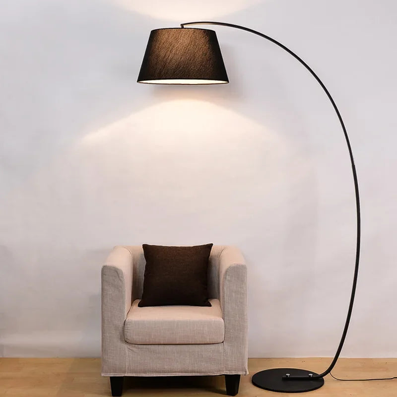 Lampadaire arc avec abat-jour cylindrique