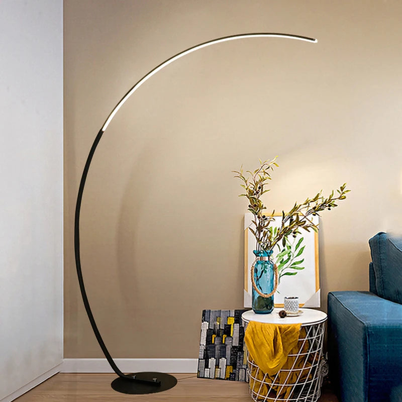 Lampadaire arc minimaliste avec éclairage intégré