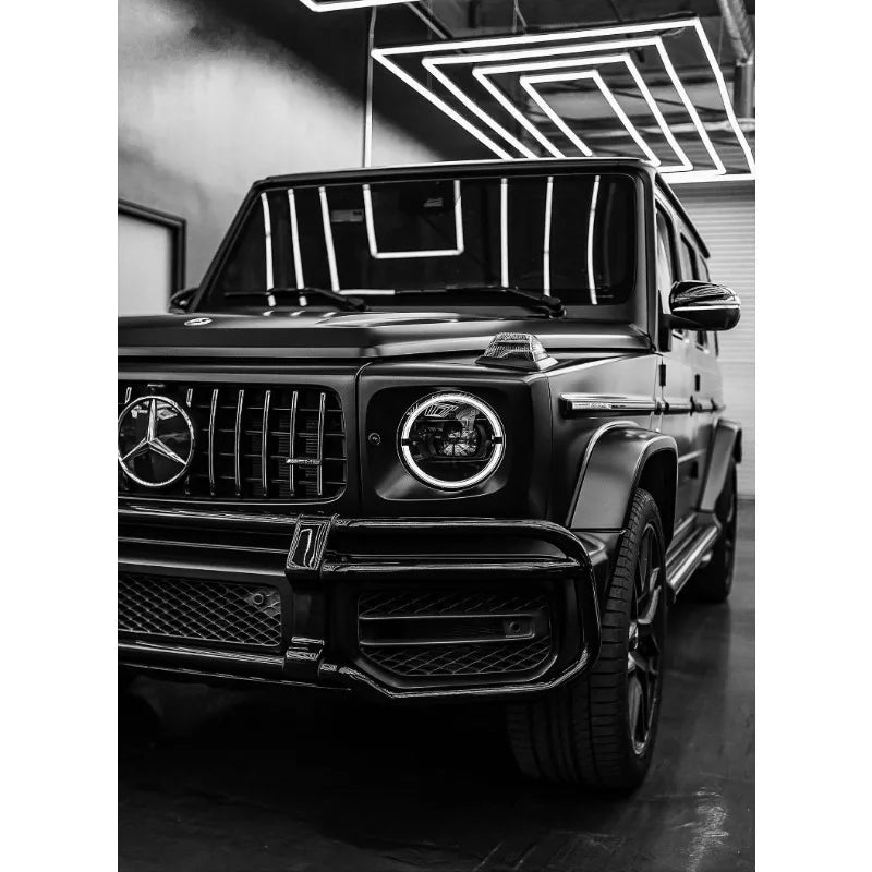 Tableau Voiture de Luxe Noir et Blanc – Élégance Automobile Minimaliste