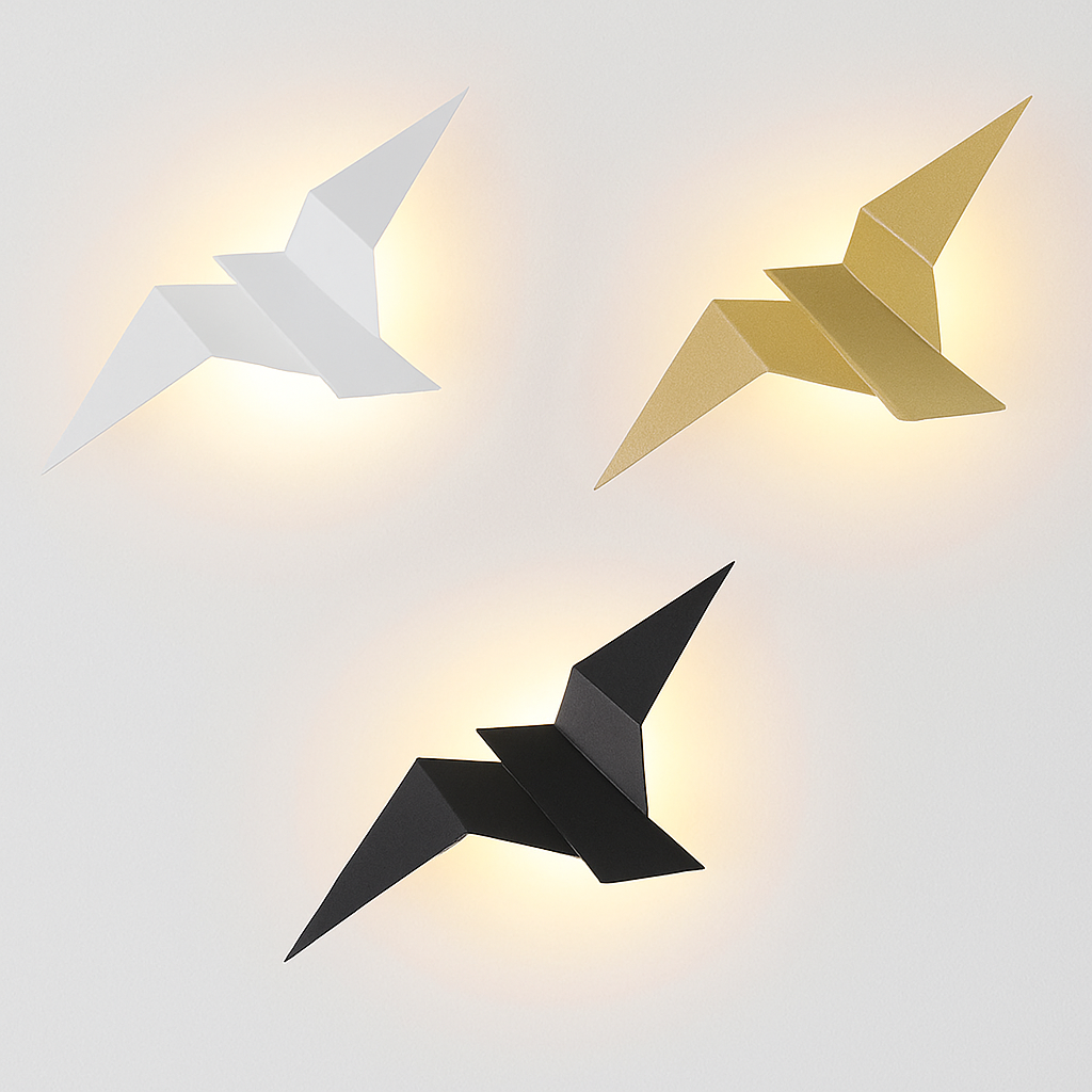 Origaméil en finition dorée sur un mur clair