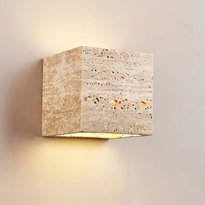 Applique murale cube en travertin beige Luminosa, lumière LED chaude diffusée vers le haut et le bas