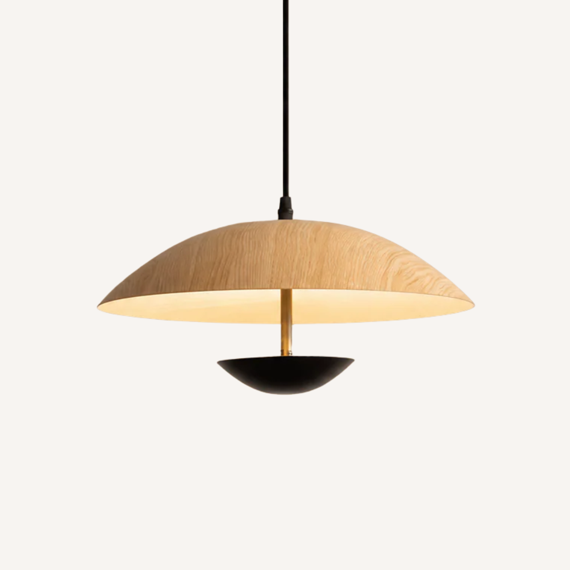 Suspension en bois clair et métal noir avec diffuseur LED – Lignora