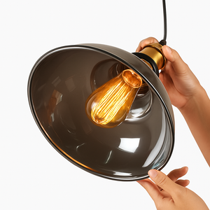 Fuméa installée au-dessus d'une table de chevet